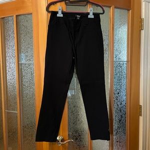 Jones&Co black Capri pants***